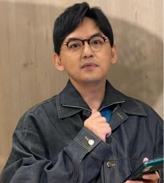 黄子佼最新爆料大小s,娱乐圈风云再起！